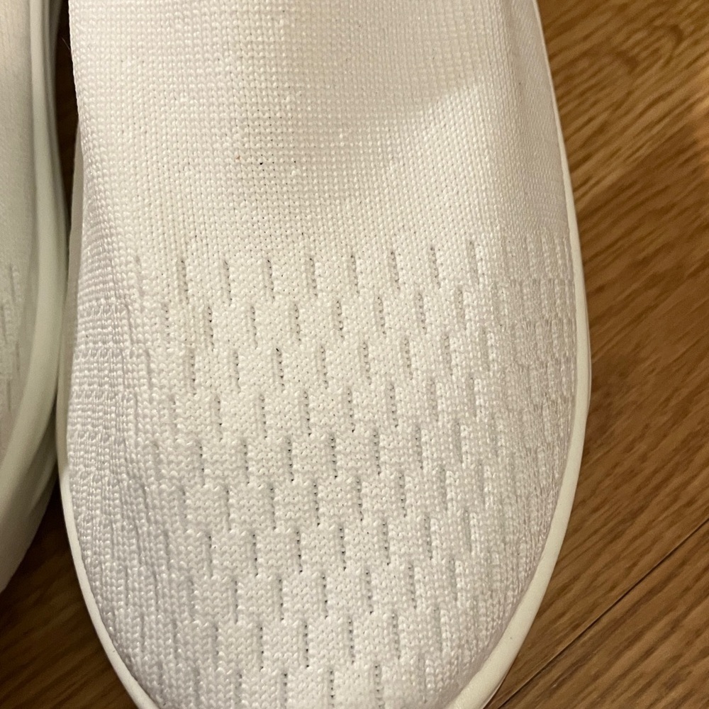 No Brand Women’s Slip on Sz 42 White Sneakers Perforated knit uppers-breathable - Picture 3 of 10